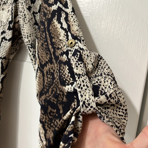 Karlie Snakeskin Flowy Top - Picture 4 of 9